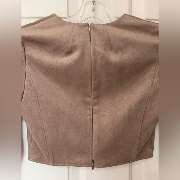 Babaton Faux Suede Cropped Top 0 - Picture 8 of 12